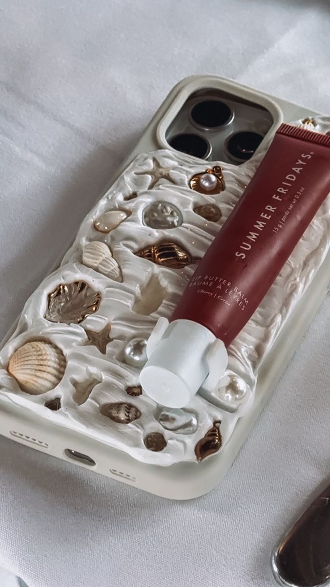 CASE WITH SHELLS