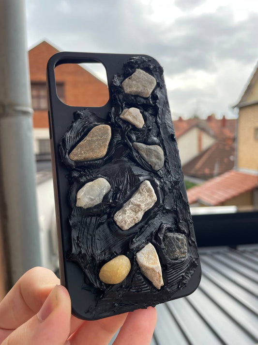 CASE WITH ROCKS