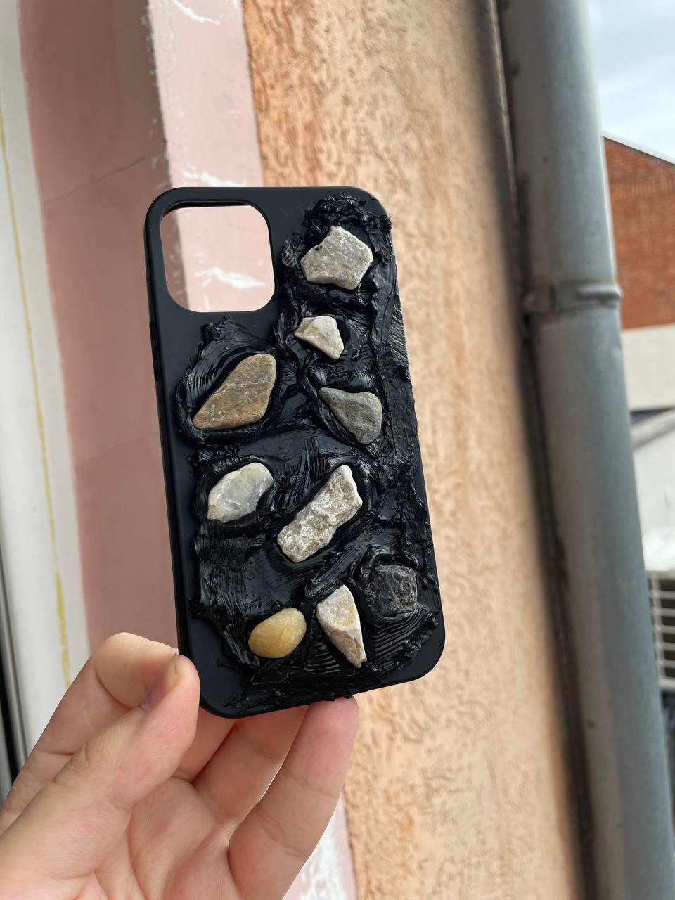 CASE WITH ROCKS